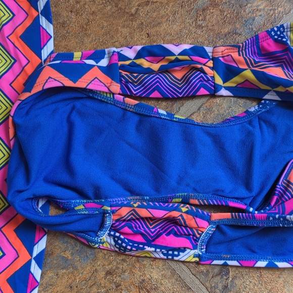 Bikini - Picture 4 of 5